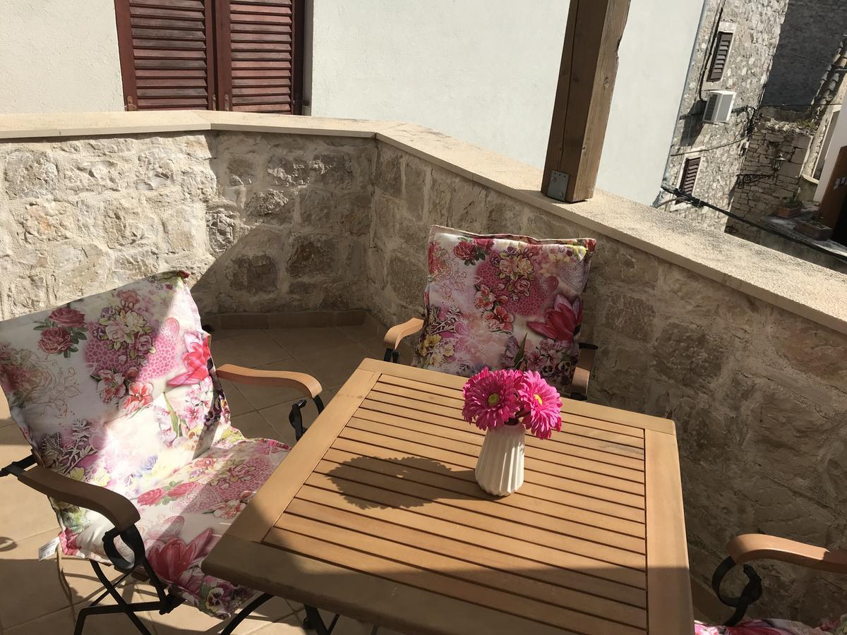 Apartman Toni Tribunj  Bagian luar foto